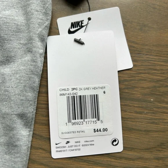 NWT Nike Boys Set size 6 - Picture 2 of 2